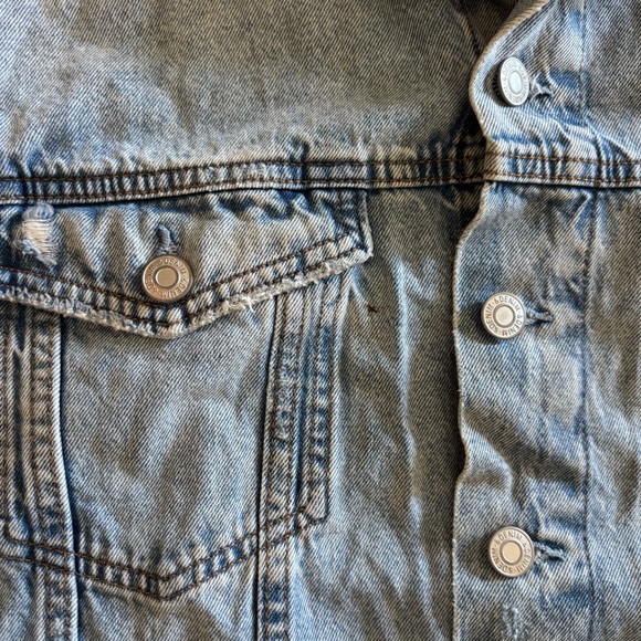H&M Classic Denim Trucker Jacket in Medium Wash, Size Medium - Picture 10 of 11